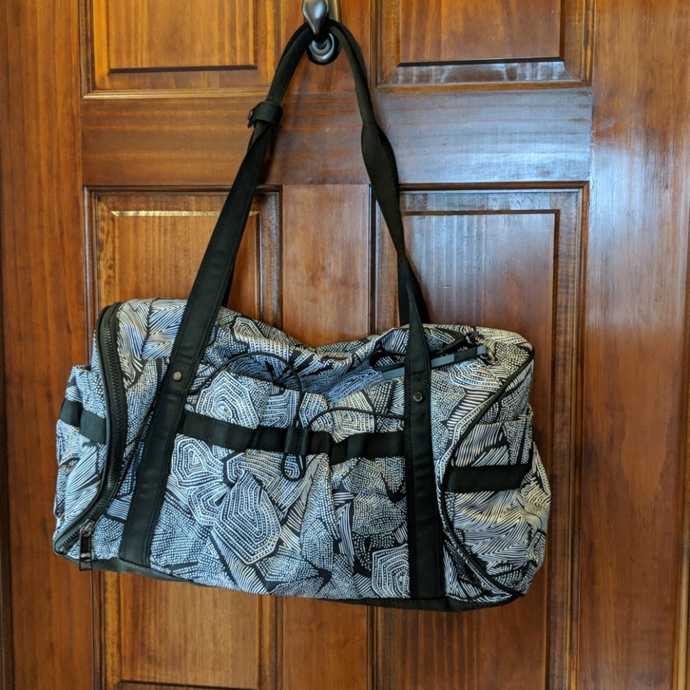 Lululemon Dottie Tribe duffel bag